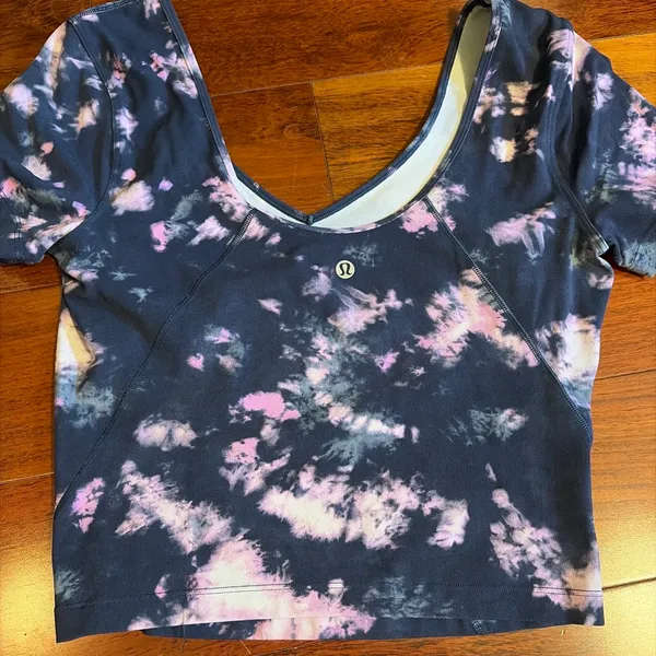 Lululemon crop top size 6 or 8  - Image 2