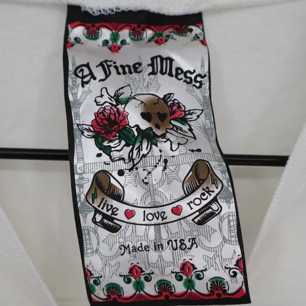 A Fine Mess T-Shirt Womens S White Vintage Camera Graphic Excellent - Image 2
