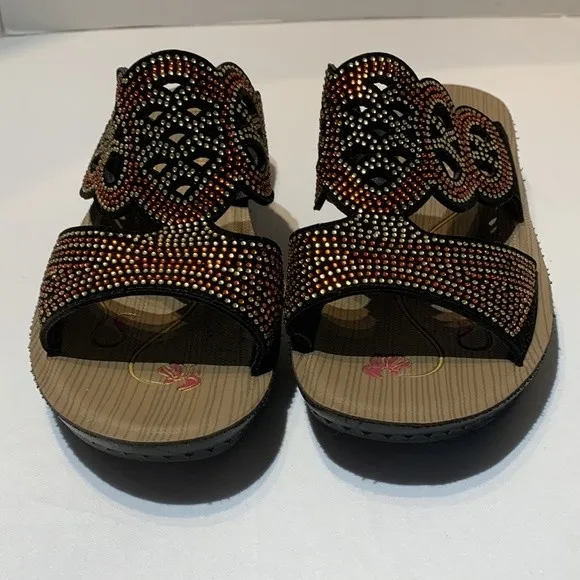 M G Slide Sandals with Rhinestones. Size 8 1/2. - Image 6