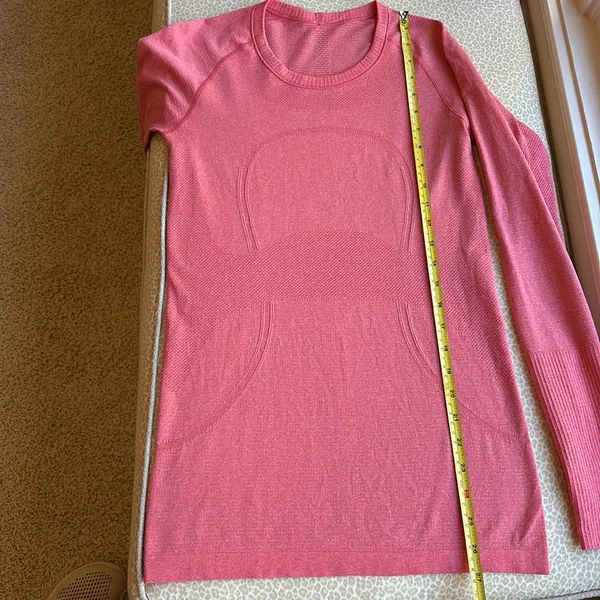 Lululemon Women’s Long Sleeve Activewear Performance Coral Shirt Size XS - Image 11