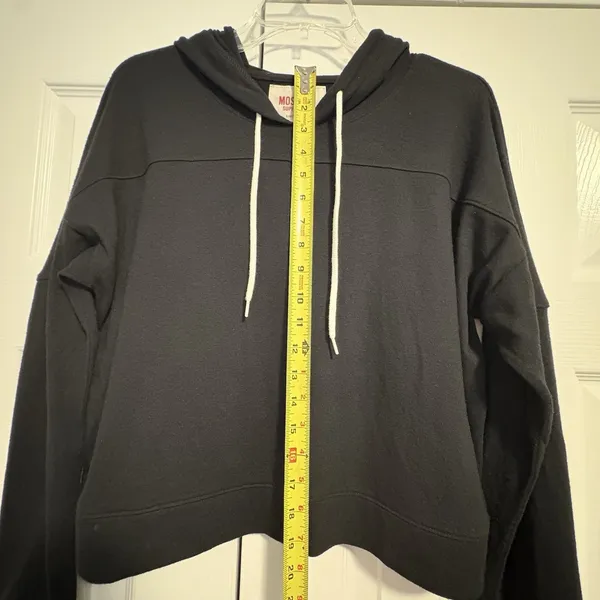 Mossimo Women’s Cropped Black Long Sleeve Pullover Size Medium - Image 7