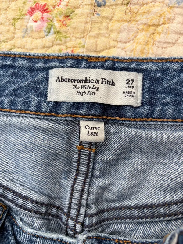 Abercrombie High-Rise Jeans Curve Love - Image 5