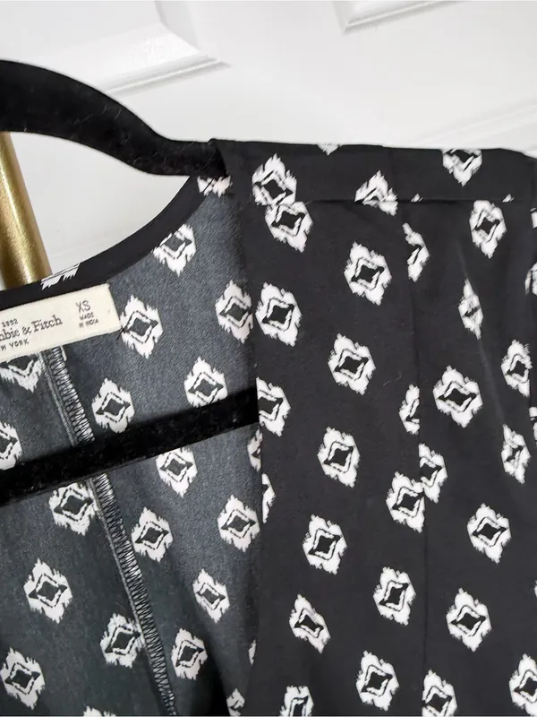 Abercrombie & Fitch XS Black Geometric Print Bell Sleeve Mini Dress - Image 8