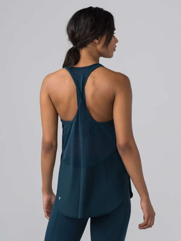 Lululemon Size 6 Medium Green Teal Jaded Twist and Train Tank Top - Image 3