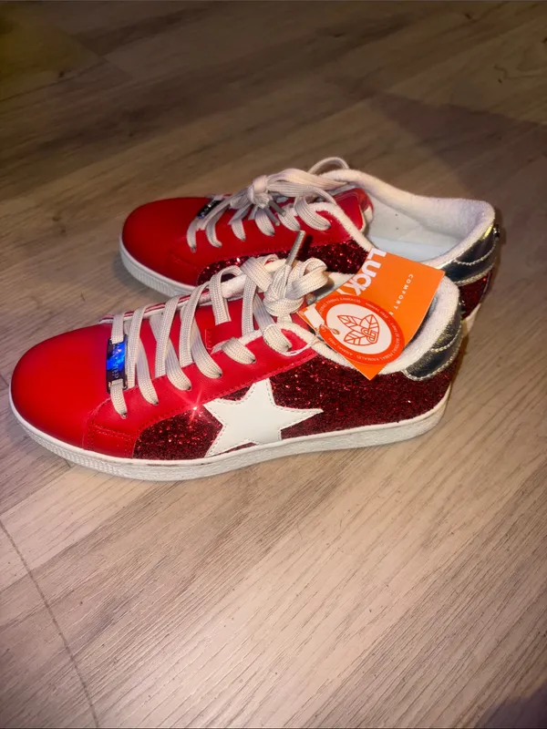 Women’s Red Glitter Star Low-Top Sneakers with White Star Accent lucky step - Image 2