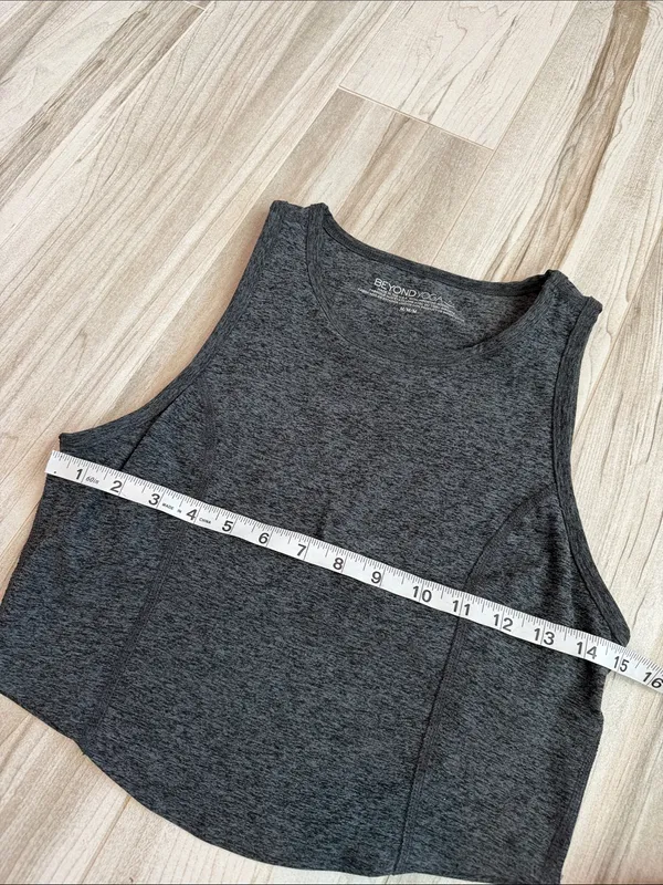 Beyond Yoga Grey Cropped Tank Active Medium - Image 6