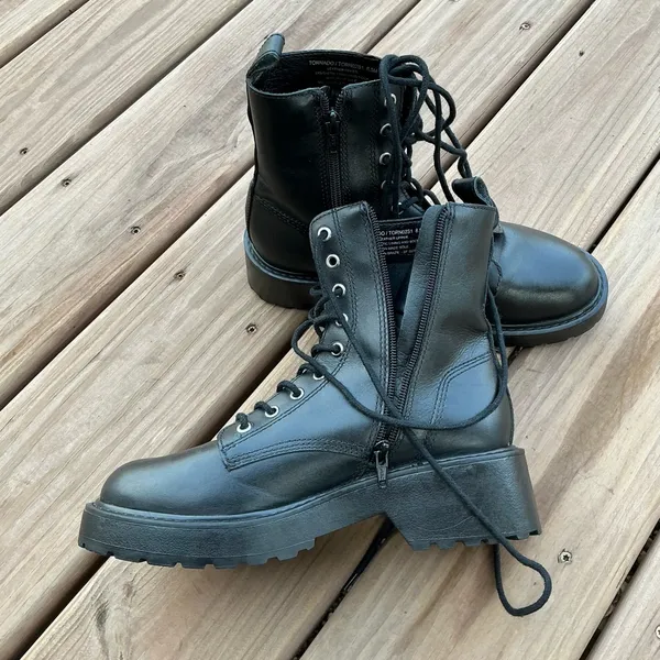 Modern chunky platform combat boots 🖤🖤🖤 - Image 4