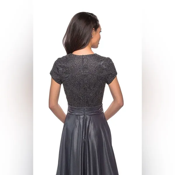 La Femme 26447 Two Tone Satin A-Line V-Neck Gown Platinum Silver Gray - Image 5
