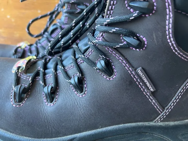 Women's Avenger Composite Toe WP Hiker Work Boot 7123 - size 8.5 - Image 4