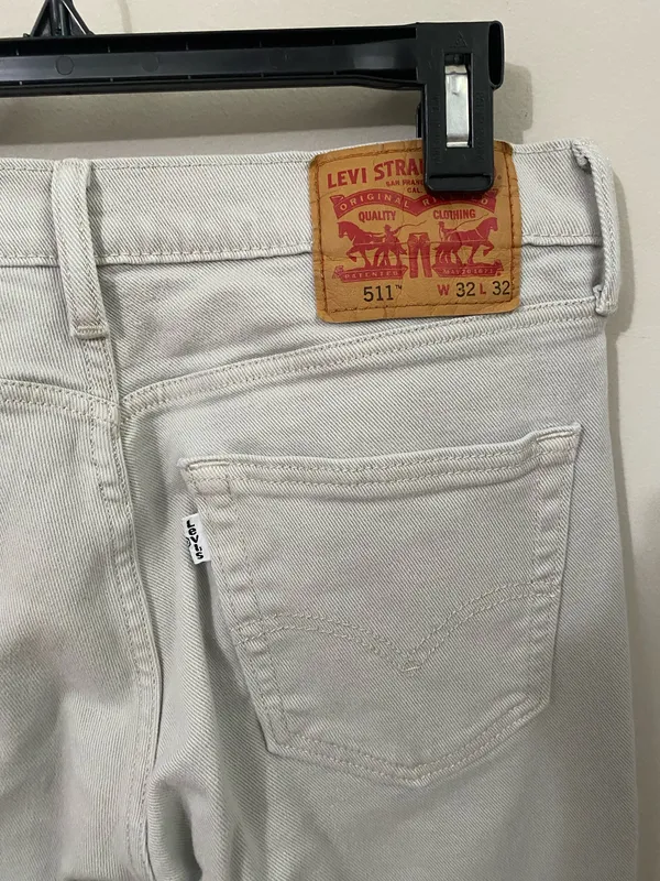 Levi's Men's Slim Straight Jeans in Light Gray - Image 3