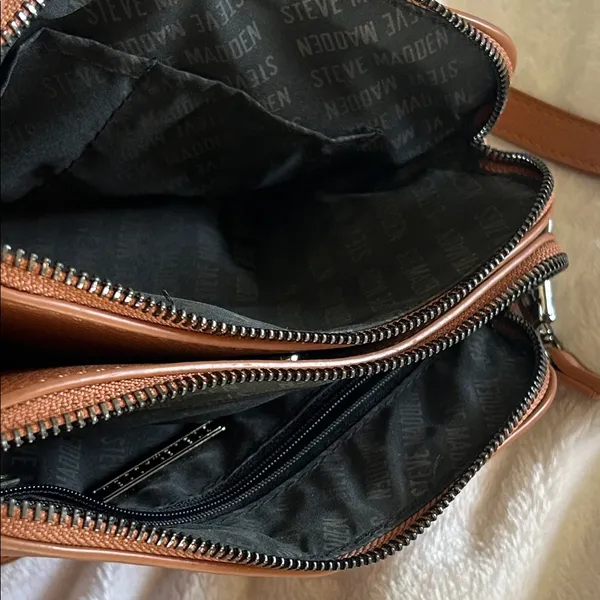 NWOT/ Never Used Steve Madden Tan Embossed Crossbody Bag - Image 12