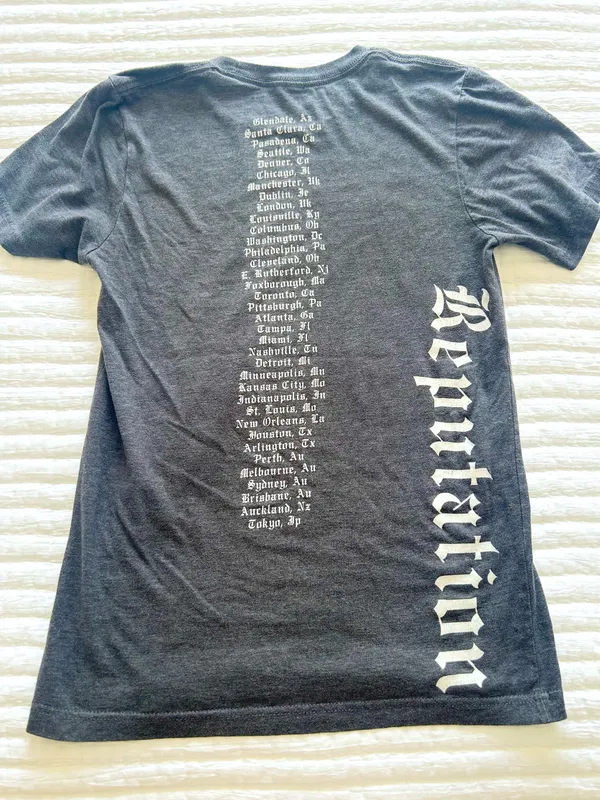 taylor swift reputation tour tee size small - Image 2