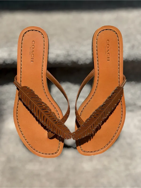 Coach Deni Leather Feather Thong Sandals Cognac Brown Boho Resort Flat Flip Flop - Image 3
