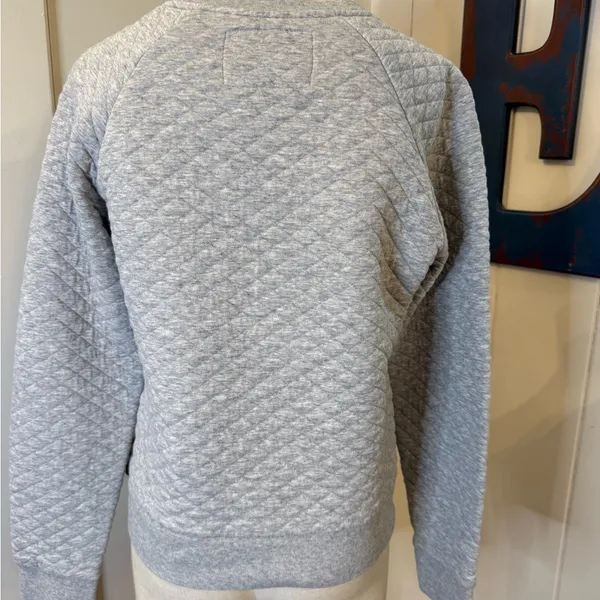 Smith & Rogue Quilted Crewneck Sweatshirt in Light Gray Size S - Image 2