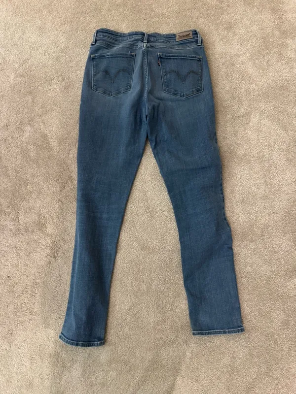 Levi's Women's Medium Blue Skinny Jeans - Image 5