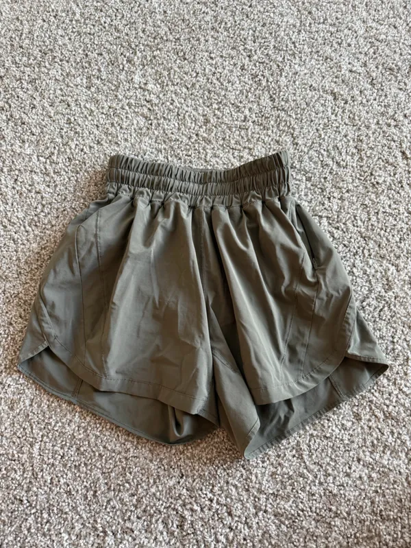 Lululemon Track That High-Rise Lined Short 5" Light Olive Green Color Size 4 - Image 3