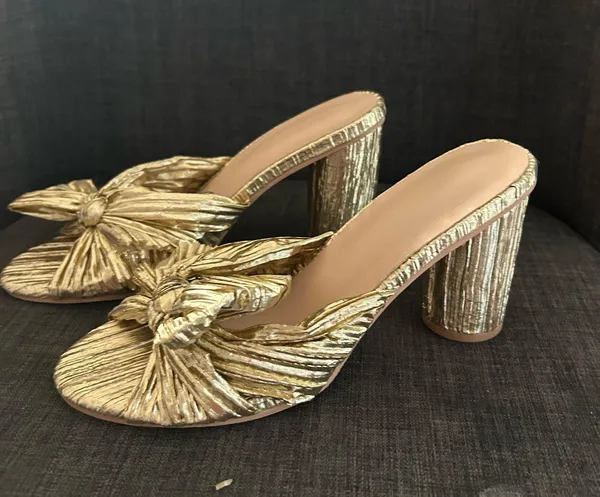 Gold bow heels Size 8 - Image 2