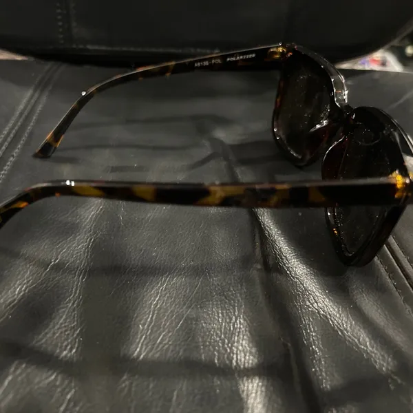 Stylish Tortoise Shell Sunglasses Brown - Image 2