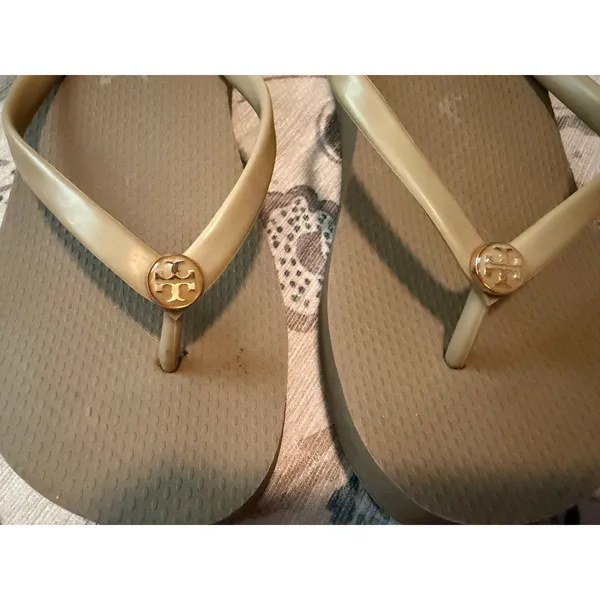 Tory Burch Tan Mini Wedge Platform Flip Flop Sandals Gold Logo Size 8 - Image 3