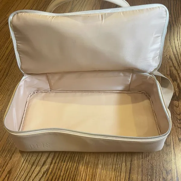 BEIS The Weekender Large Bag in Beige - Image 8