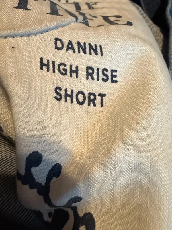 We The Free Danni High Rise Shorts Denim Dark Wash Oversized Cuff Size Large - Image 13
