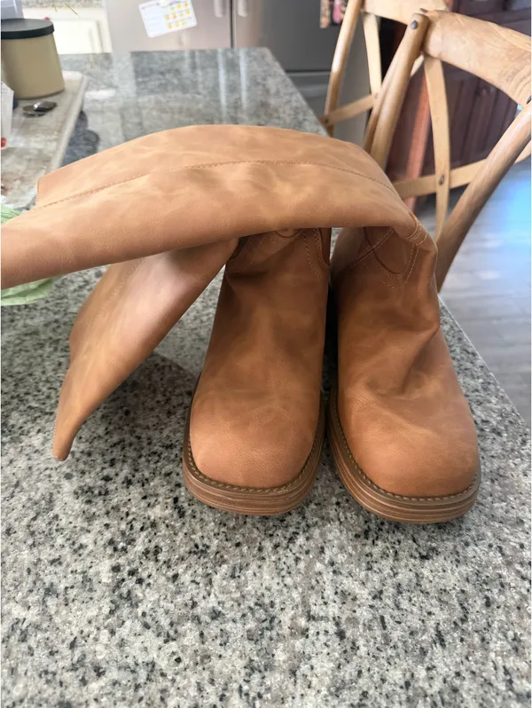 Cute fall boots Brown Size 8.5 - Image 2