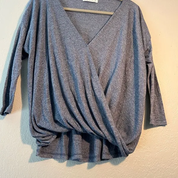 Abercrombie & Fitch Gray Wide V-Neck Sweater with Wrap Design SZ XS Long Sleeve - Image 6