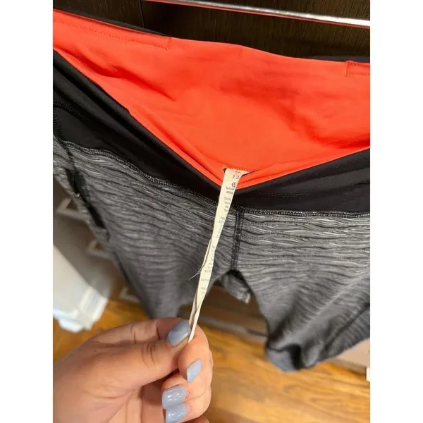 Lululemon‎ women's 12 scuba white shorts and black leggings - Image 7