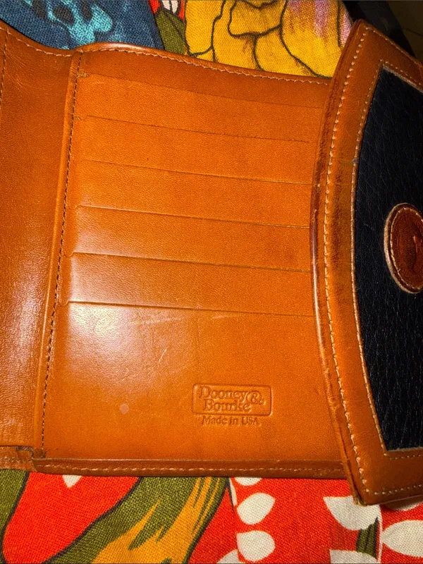 Vintage Dooney & Bourke Black and Brown Pebbled Leather Bifold Wallet - Image 4