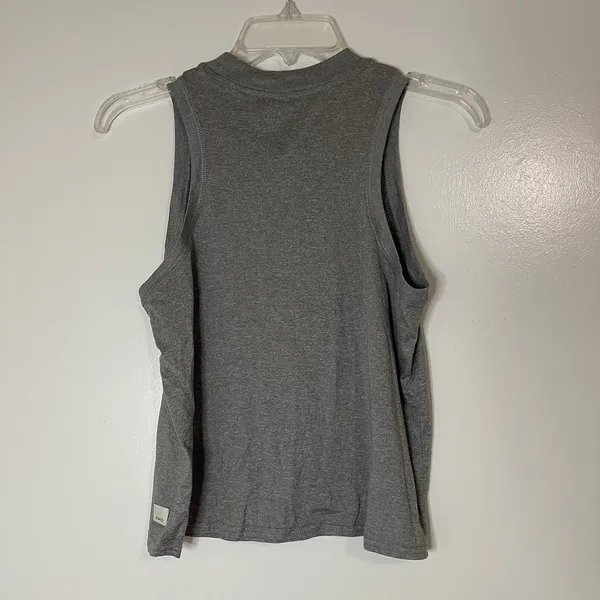 VUORI gray crew neck workout athletic tank top size SMALL - Image 4