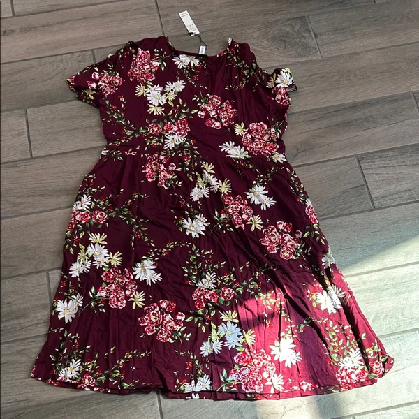 Elegant Floral Dress in Burgundy - Image 6