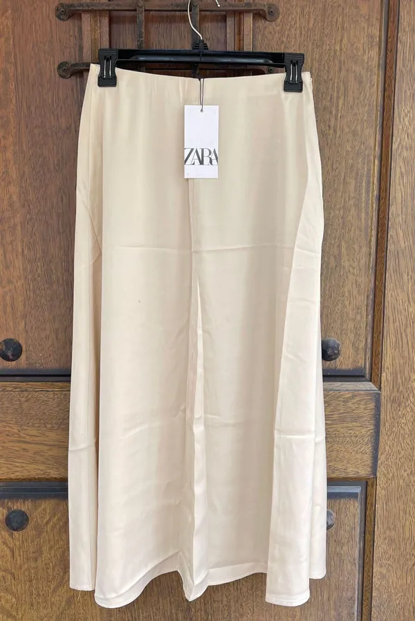 Zara A-line Beige Midi Satin Skirt. Size M - Image 3