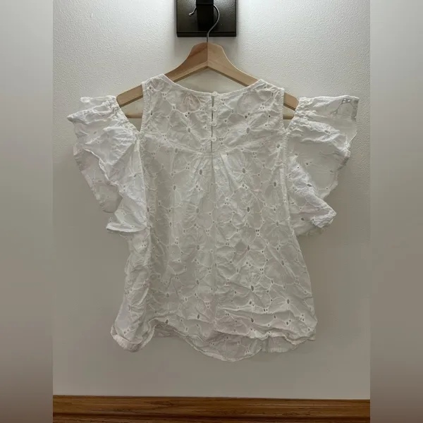 EUC Anthropologie Maeve White Eyelet Cold Shoulder Ruffle Blouse Size Small - Image 5