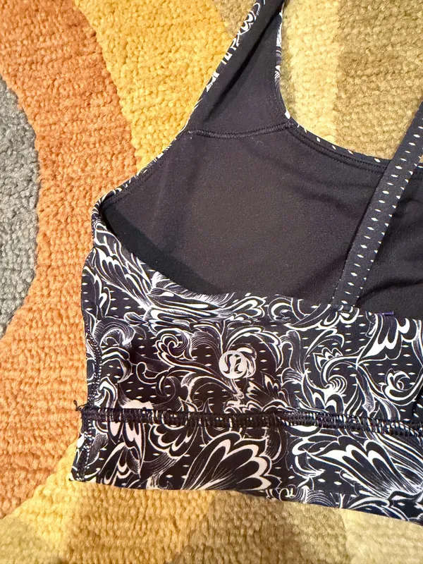 Lululemon Energy Sports Bra Black and White Floral Pattern Size 12 - Image 3