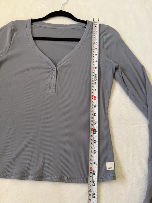 Vuori Ribbed Long Sleeve Henley Top Blue Gray Size M Stretch Athleisure - Image 6