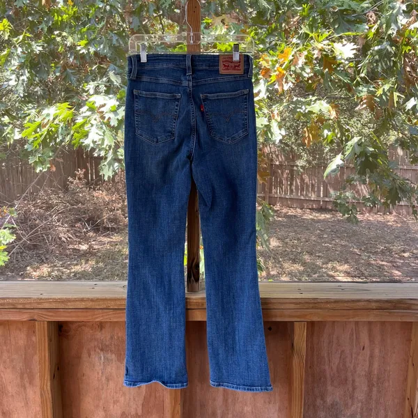 Levi’s Women's 725 High-Rise Bootcut Jeans Medium Wash Size 28/30 - Image 2