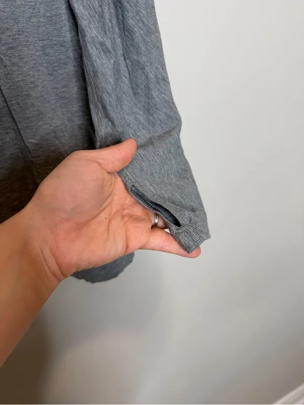 Lululemon Women’s L 10 12 Gray Long Sleeve Tunic Top Thumbholes Relaxed Fit - Image 3