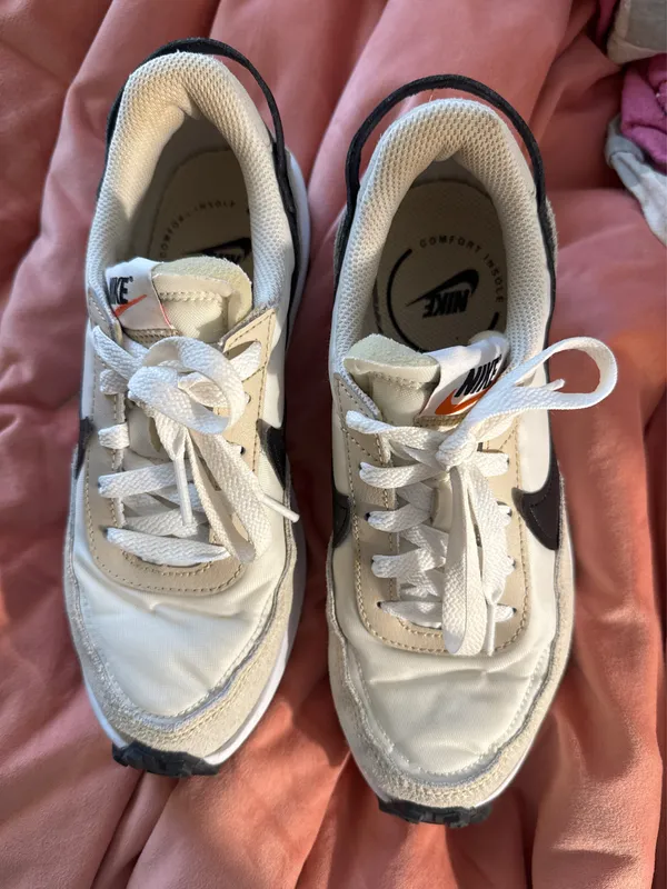 Nike Waffle Sneakers Debut Women’s 6.5 - Image 2