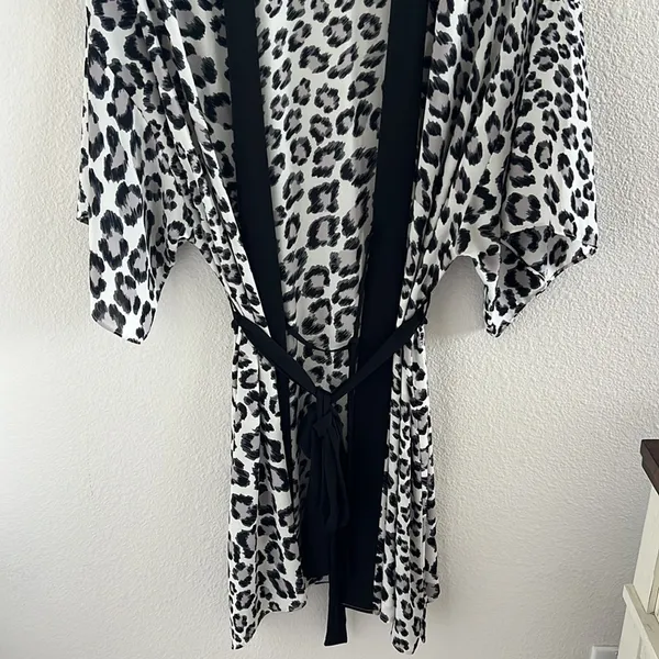 Victoria's Secret Kimono Robe Leopard Animal Print Neutral Black Trim M/L - Image 5