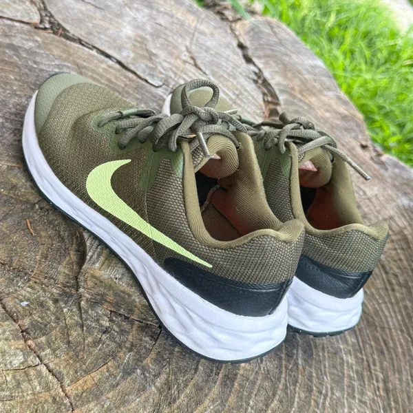 NIKE Revolution 6 NN – Smooth, Sustainable kids Running Shoes size 5.Y - Image 3