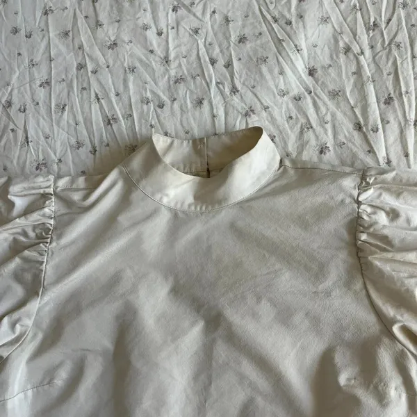 Aritzia Sunday Best Blouse Off White 3/4 Length Puff Sleeves High Neck Size 2XS - Image 2