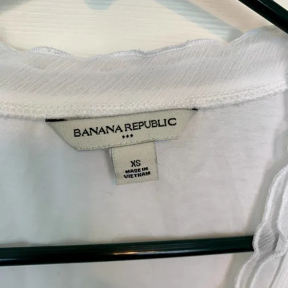 Banana Republic Women's Size XS White Scoop Neck‎ Tank Top - Image 2