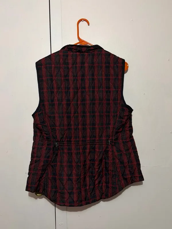 croft & barrow Red and Black Plaid Quilted Sleeveless Vest - Image 3