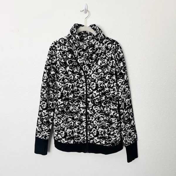 [Lululemon] Cozy Cuddle Up Fleur Sombre Floral Print Jacket Thumbholes Size 12 - Image 2