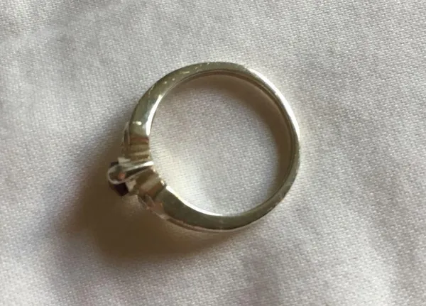 Deep Red Stone and Sterling Silver Ring size 7 - Image 3