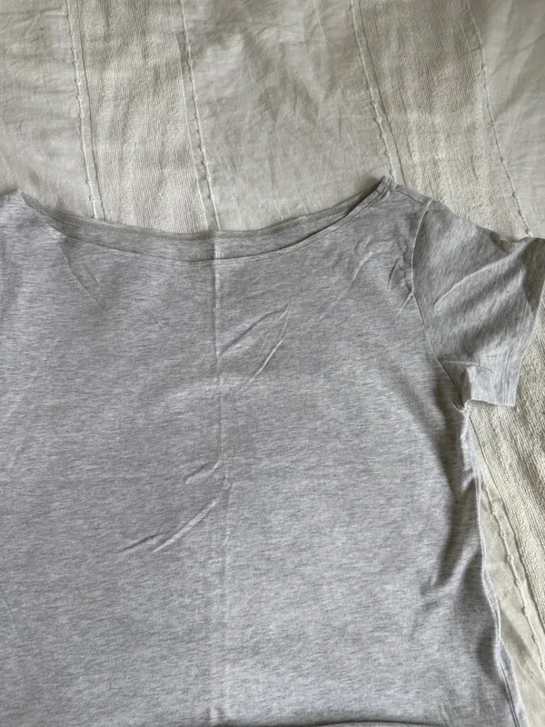 Hollister off the shoulder relaxed t shirt in light heather grey NWOT - Image 3