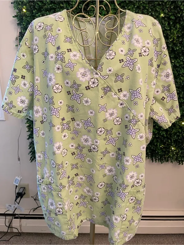 🛒SB Scrubs Light Green Floral Print Scrub Top - Image 2