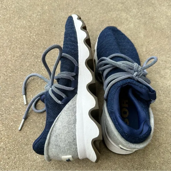 Sorel Kinetic Lace Up Sneakers Womens Six 6 Blue White - Image 2