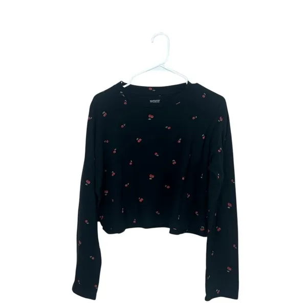 PINK Victoria’s Secret Black Cherry Print Crop Tee size L - Image 2