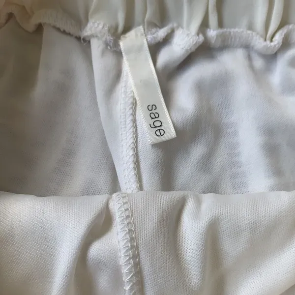 Sage White Lace Shorts Made in USA Elastic Waist Lined Openwork Size Small - Image 3